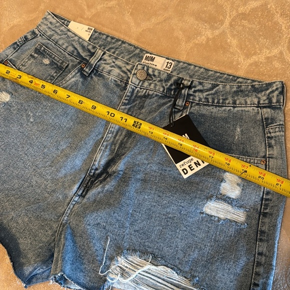 NEW SHORTS - Picture 6 of 8